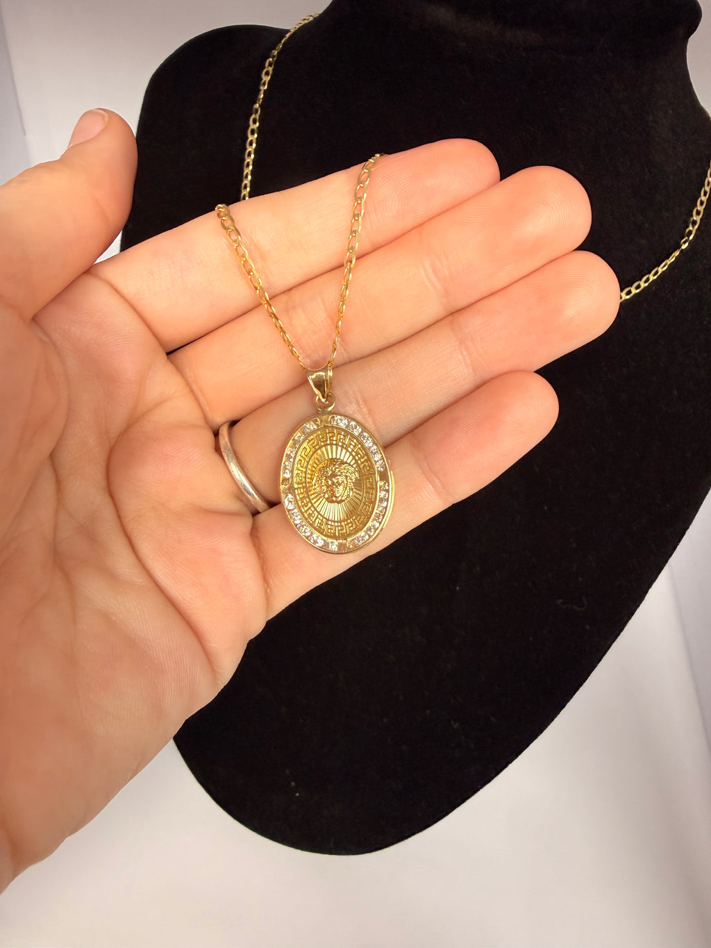 DIJE VERSACE 10k.                           $179.99