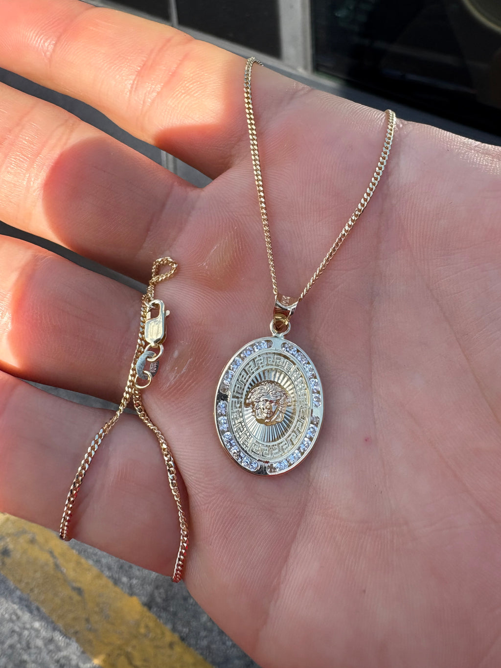 DIJE VERSACE 10k.                           $179.99