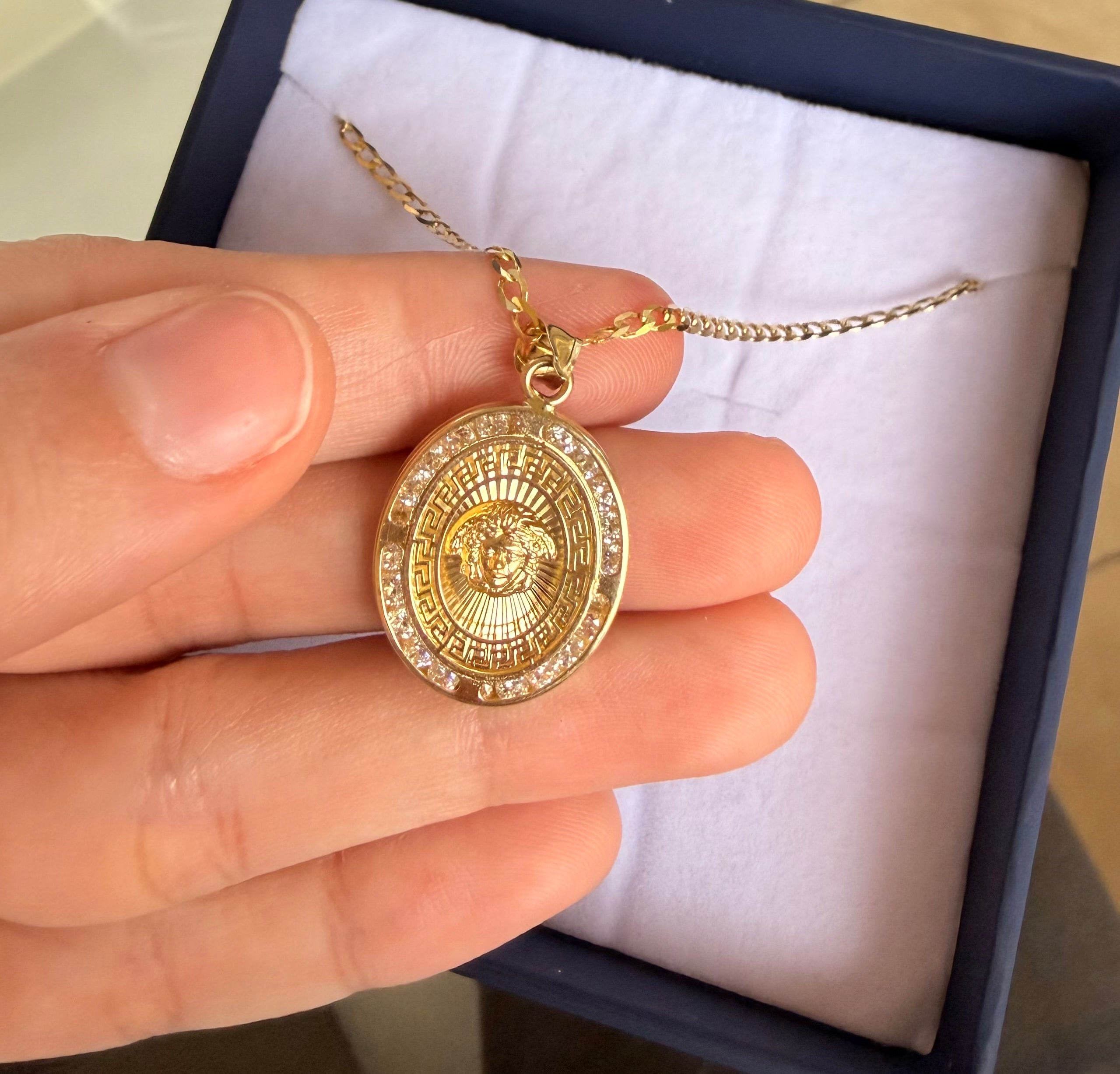 DIJE VERSACE 10k.                           $179.99