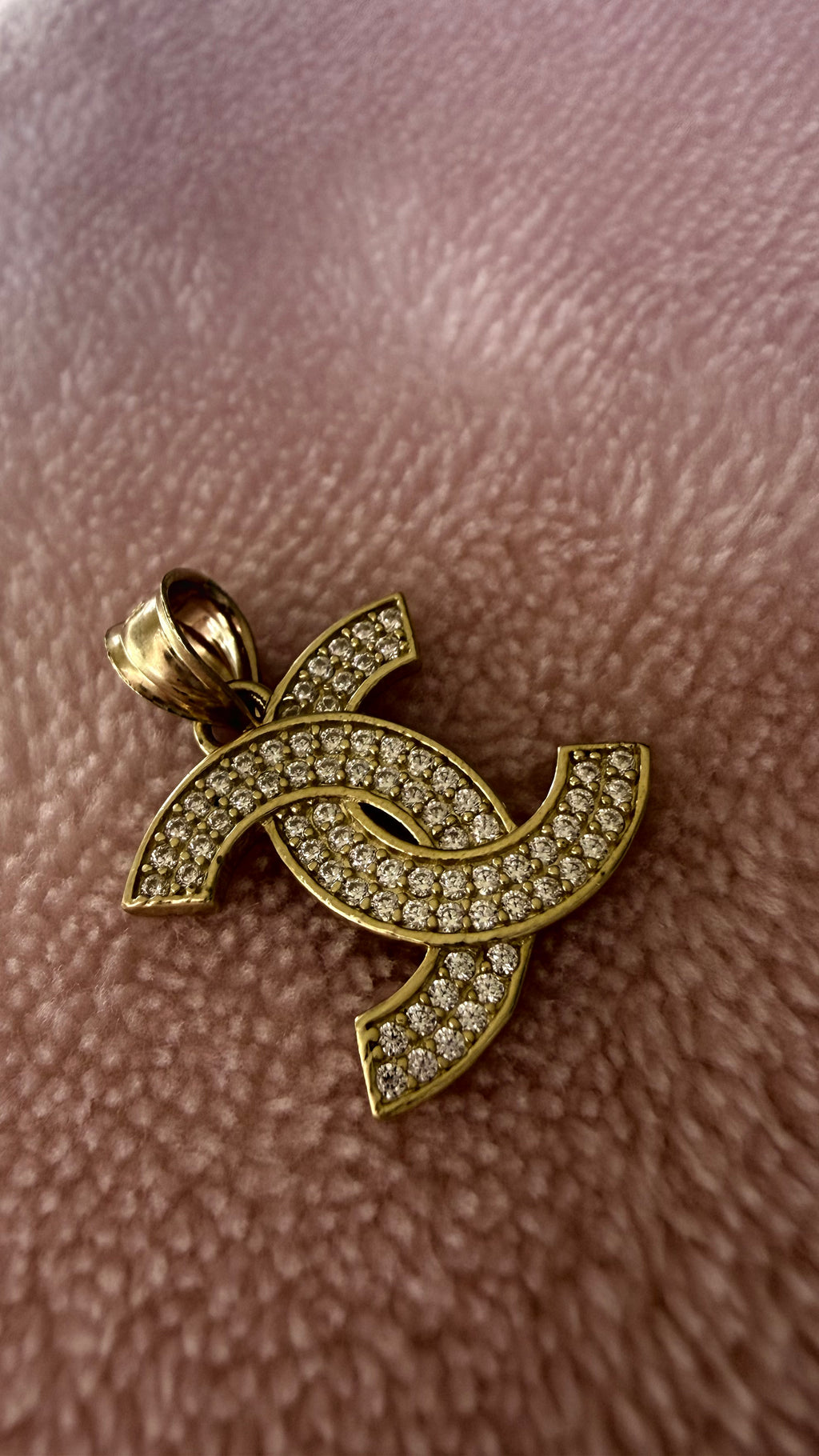 PENDANT CHANEL.                             $149.99