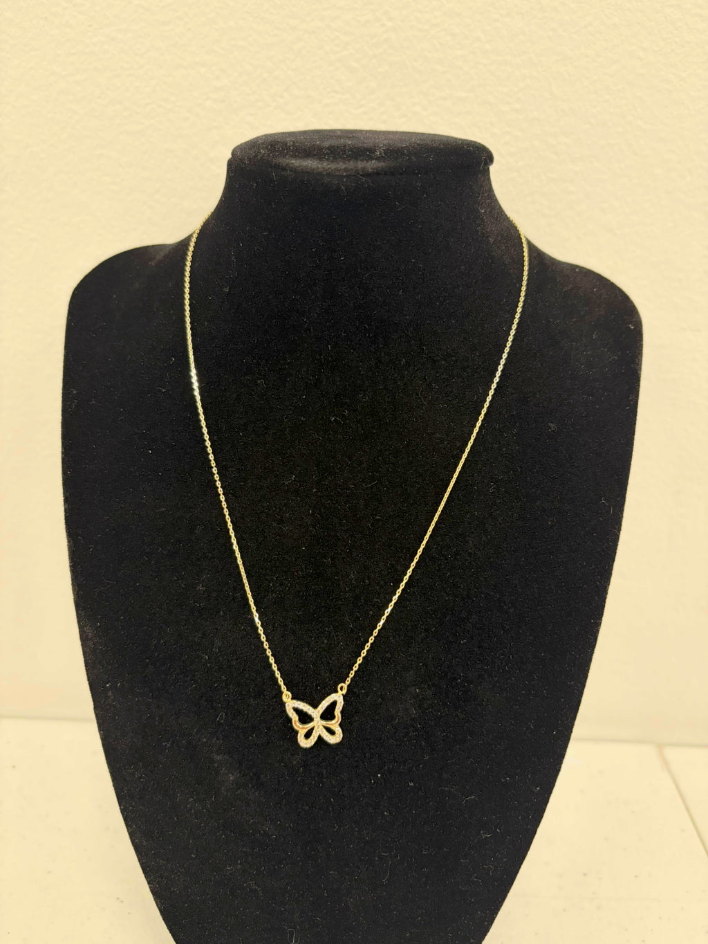 CADENA CON DIJE DE MARIPOSA 10K $219.99