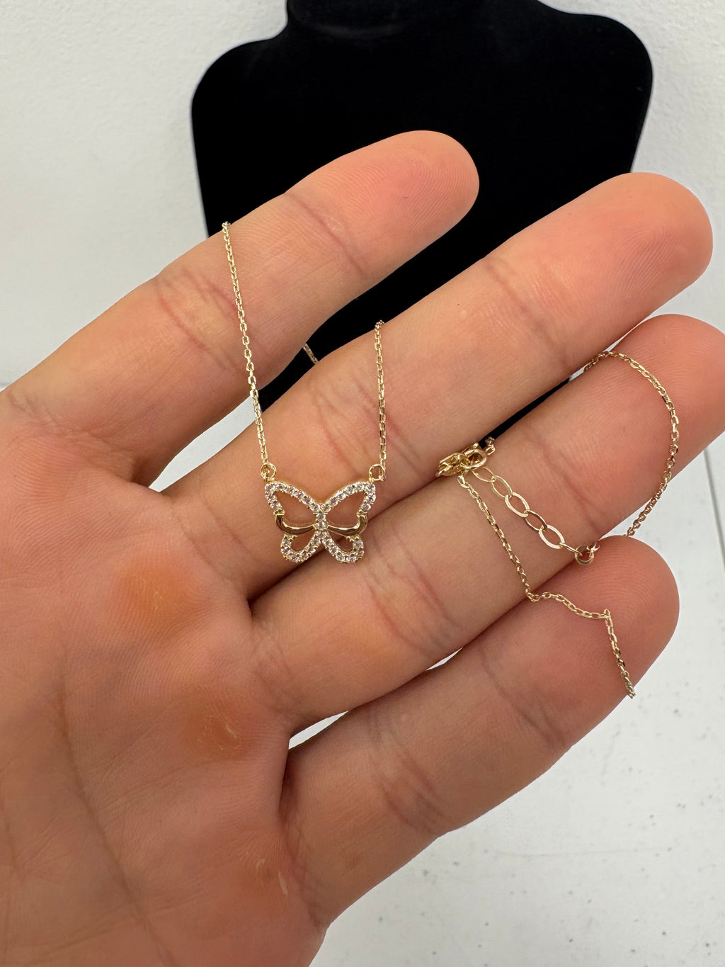 CADENA CON DIJE DE MARIPOSA 10K $219.99