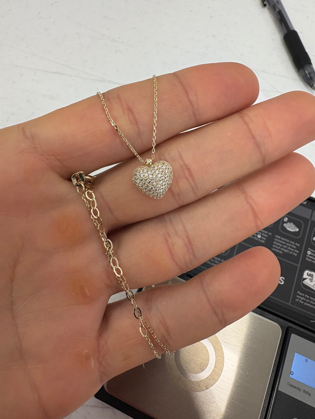 CADENA CON DIJE DE CORAZÓN CUBIERTO DE  ZIRCONIA 10k.              $229.99