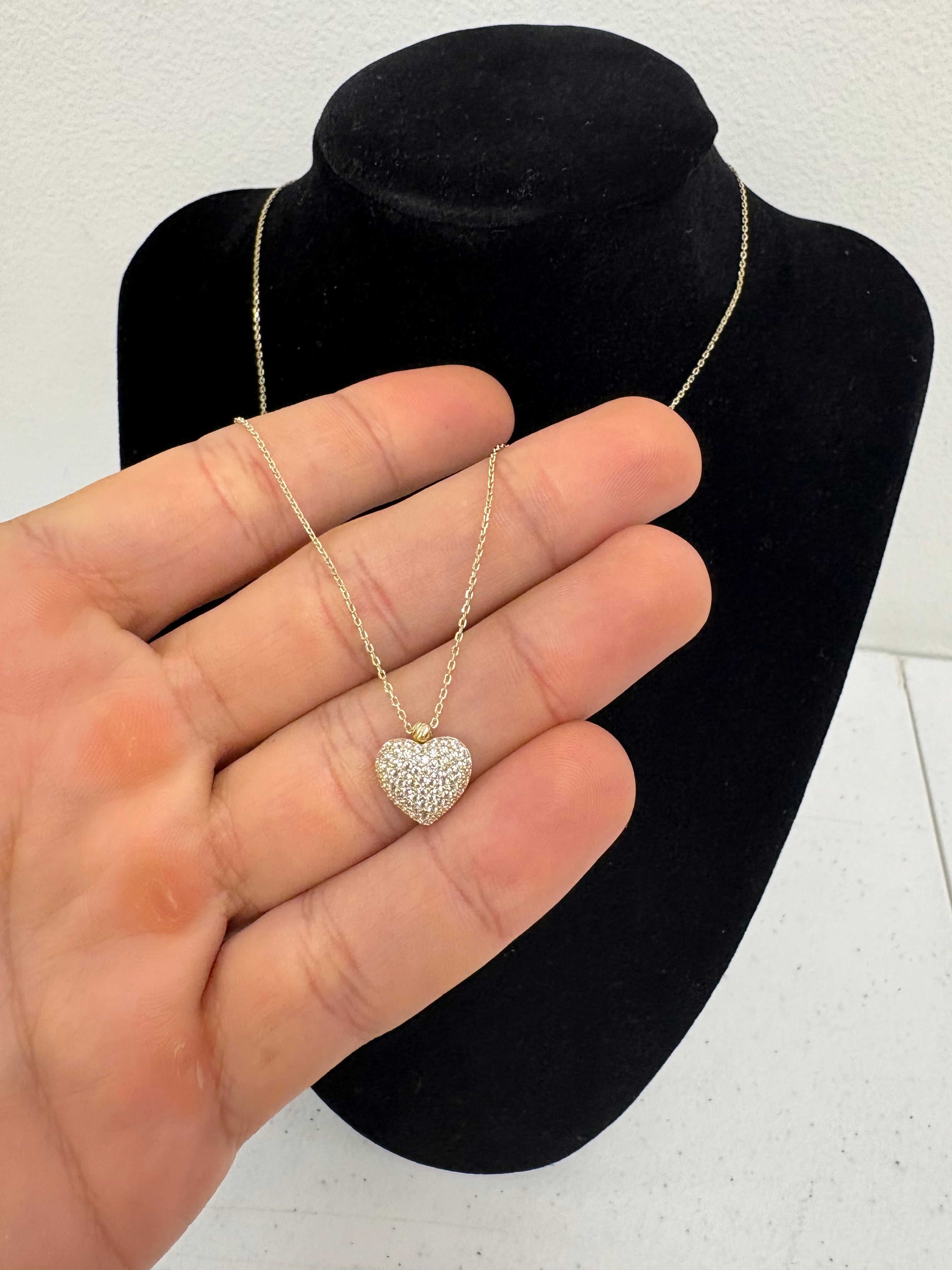 CADENA CON DIJE DE CORAZÓN CUBIERTO DE  ZIRCONIA 10k.              $229.99