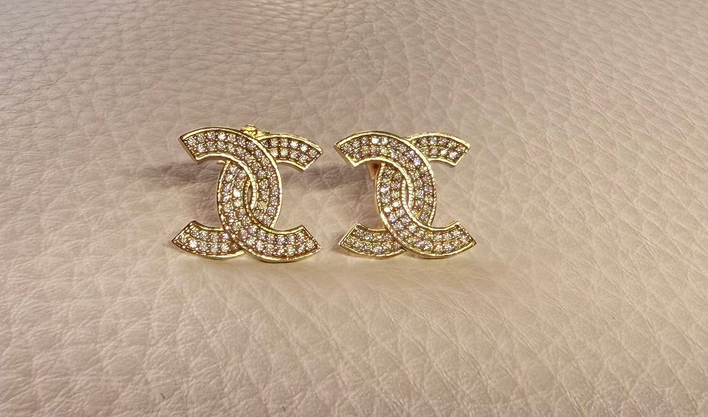 ARETES CHANEL 10k.                        $180