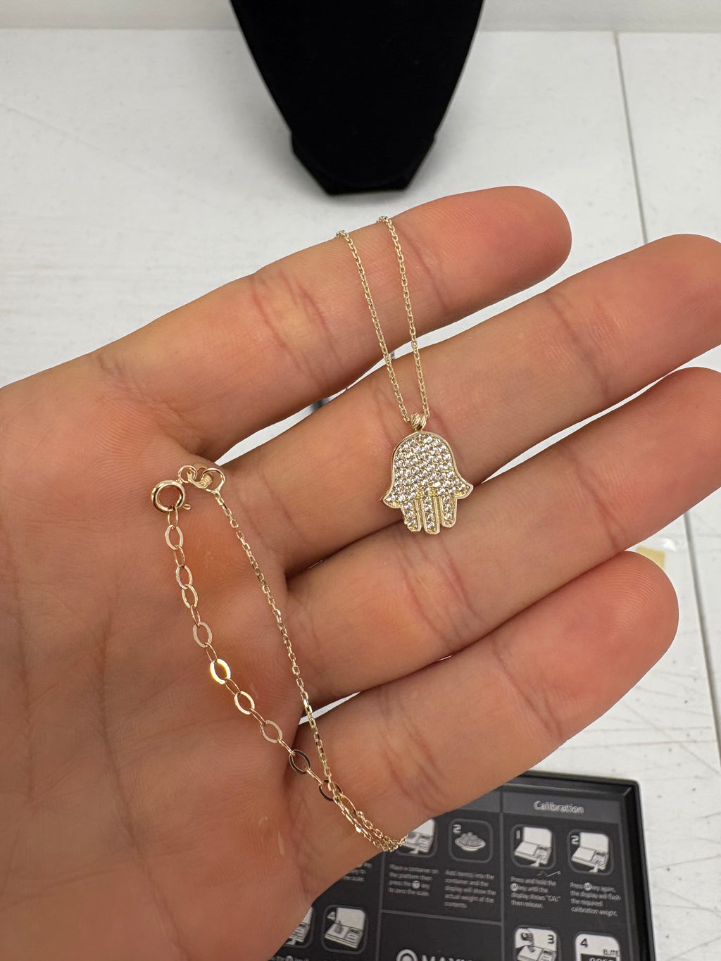 CADENA CON DIJE MANO DE FÁTIMA 10K $239.99