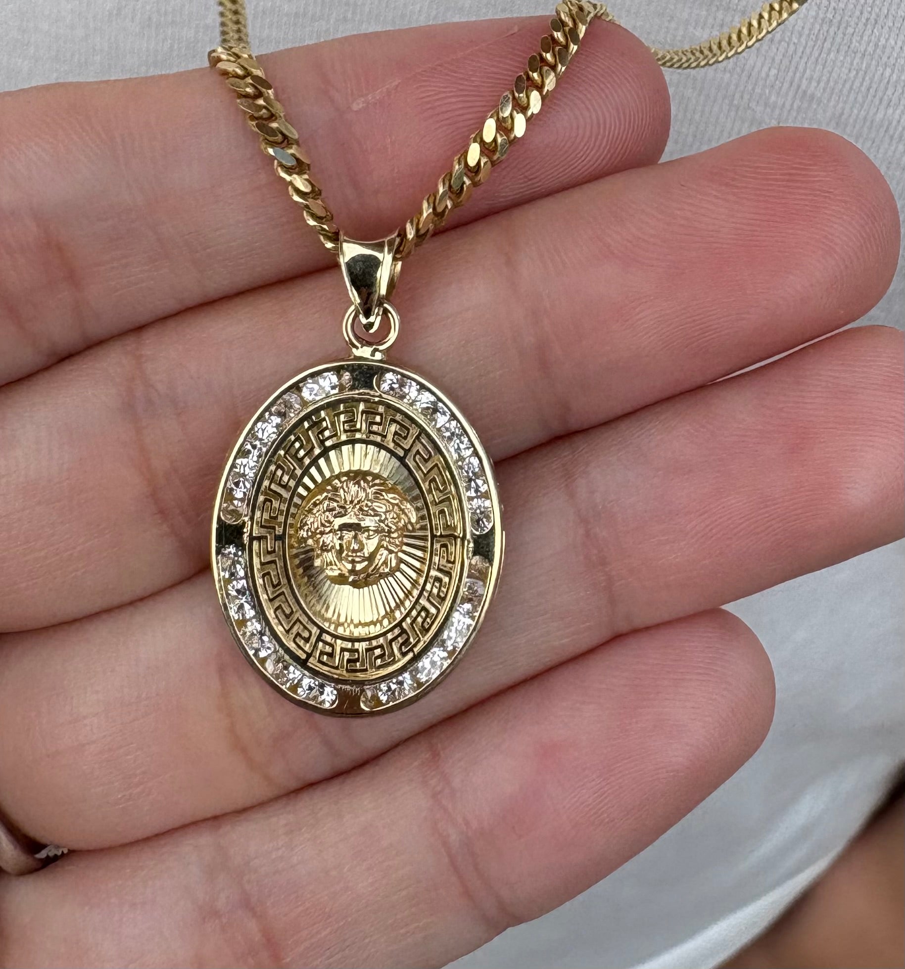 DIJE VERSACE 10k.                           $179.99